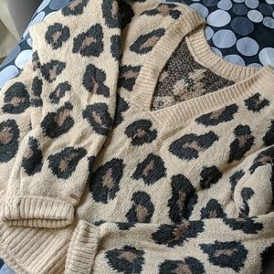 Super cute PINK leopard print sweater!